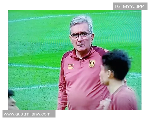 沙特联赛中吉达联合队员频繁犯规引发争议球迷热议裁判判罚尺度